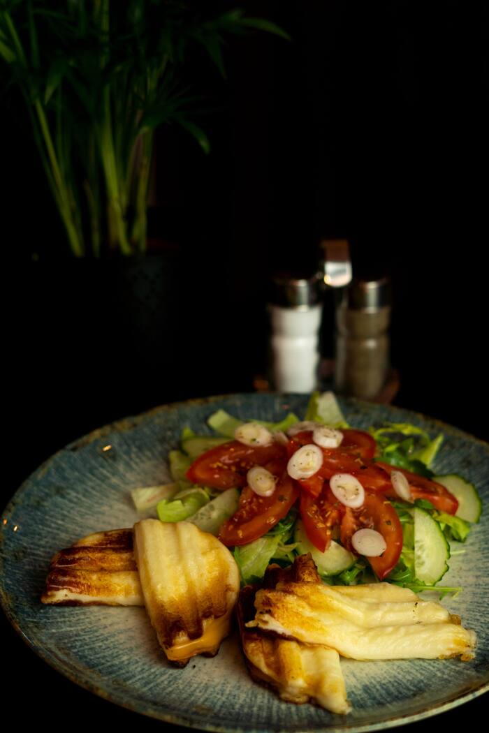 Grillsajt salátával